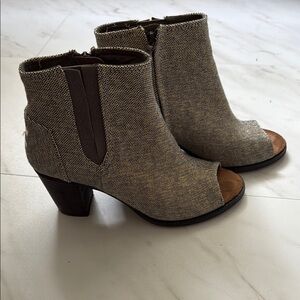 TOMS Women's Grey Sparkle Gold Ankle Boots